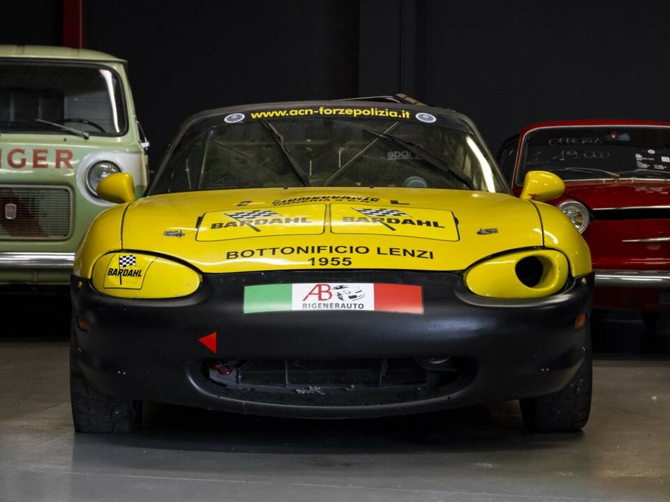 Bild 4/29 von Mazda MX-5 1.8 (2001)
