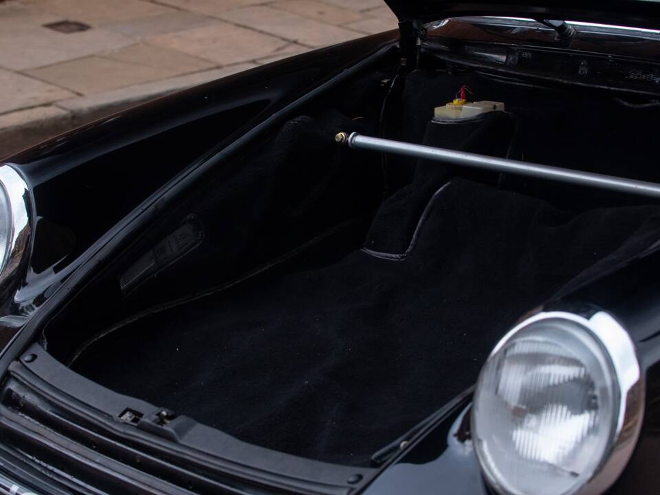 Bild 36/50 von Porsche 911 Carrera 3.2 (1988)