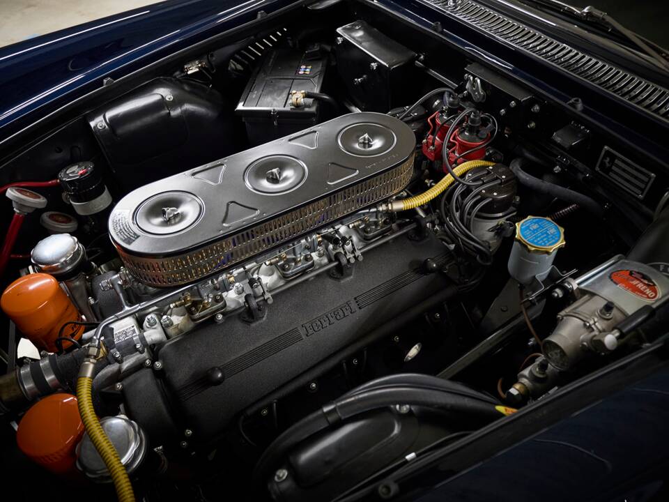 Imagen 81/90 de Ferrari 250 GT 2+2 (1963)