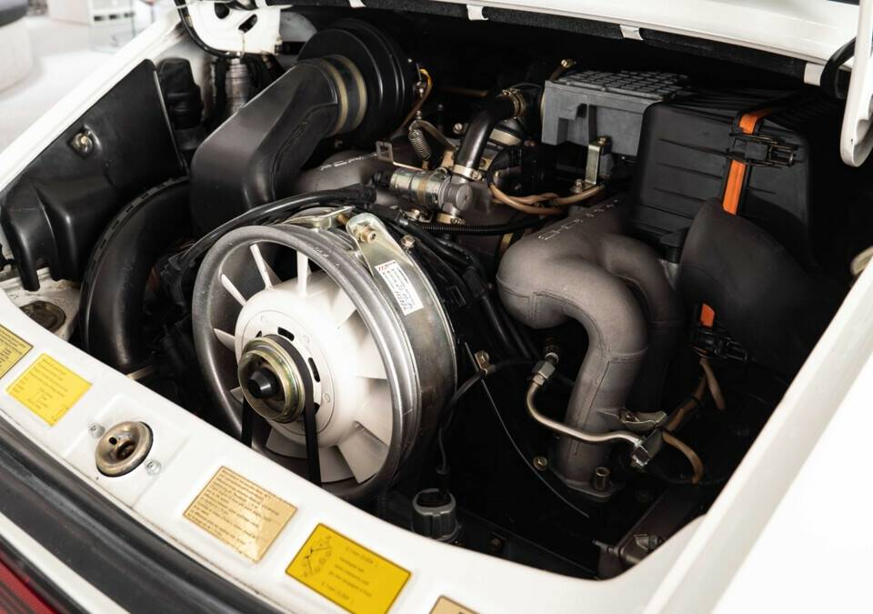 Bild 28/30 von Porsche 911 Carrera 3.2 (1987)