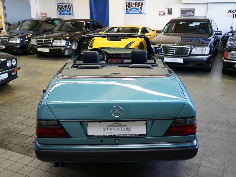Afbeelding 22/50 van Mercedes-Benz 300 CE-24 (1993)