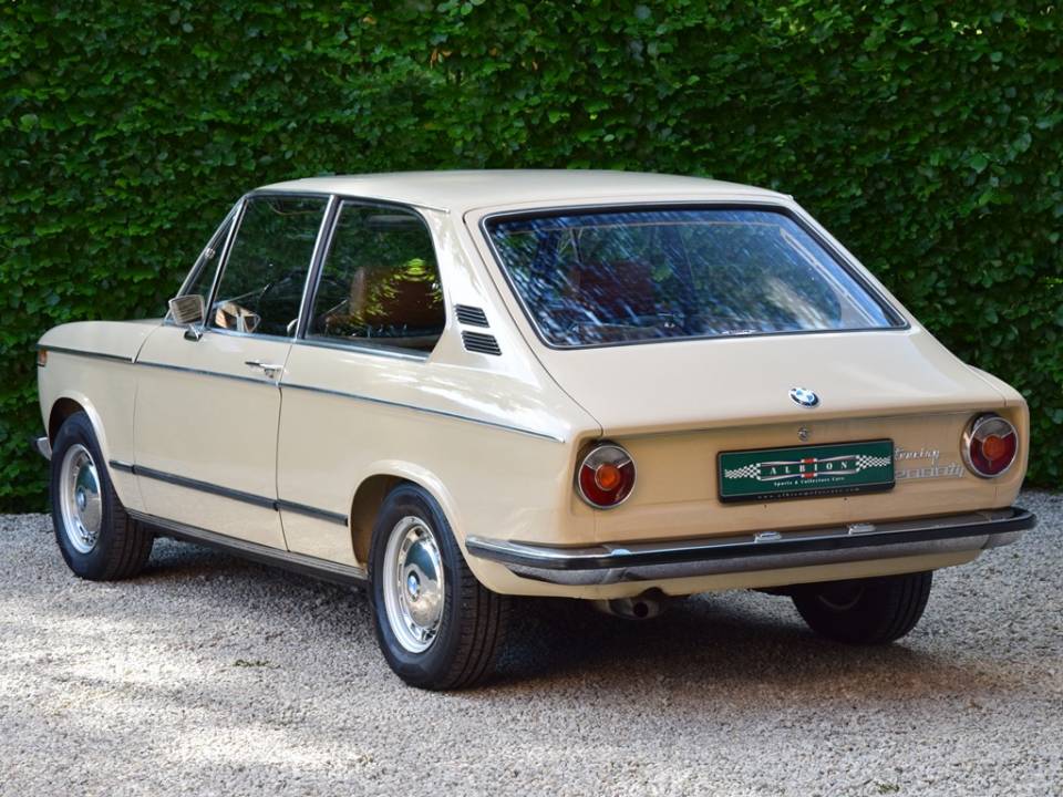 Image 4/26 of BMW Touring 2000 tii (1971)