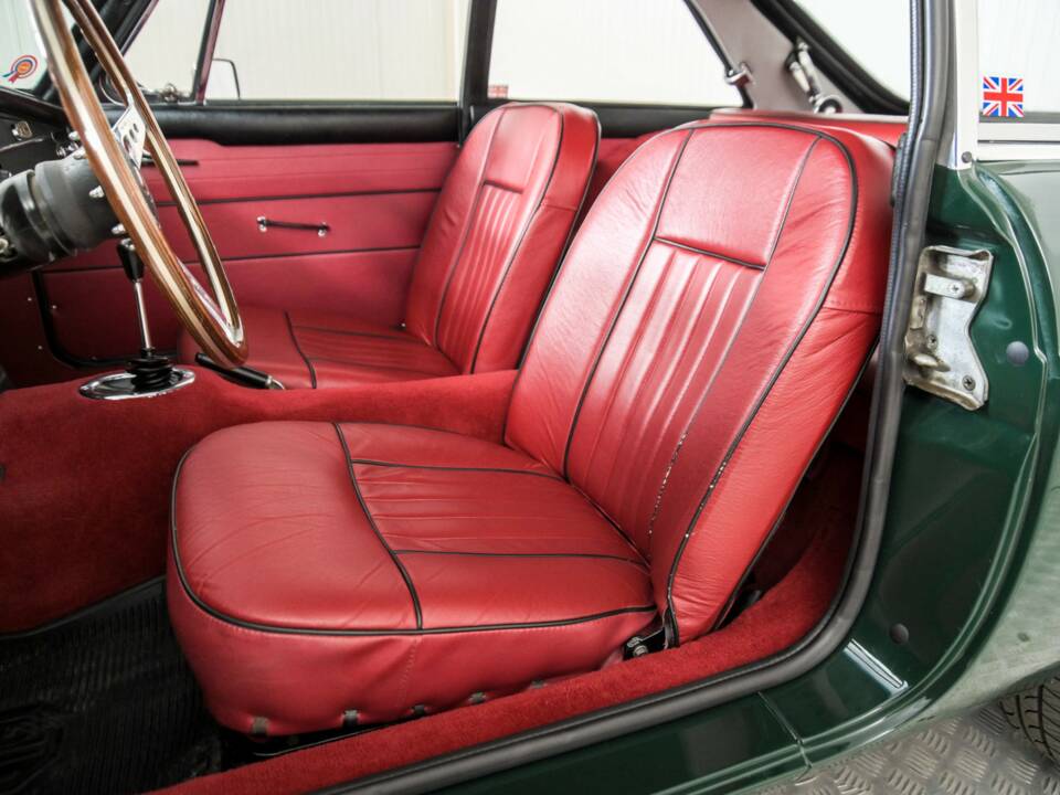 Bild 16/50 von MG MGB GT (1966)