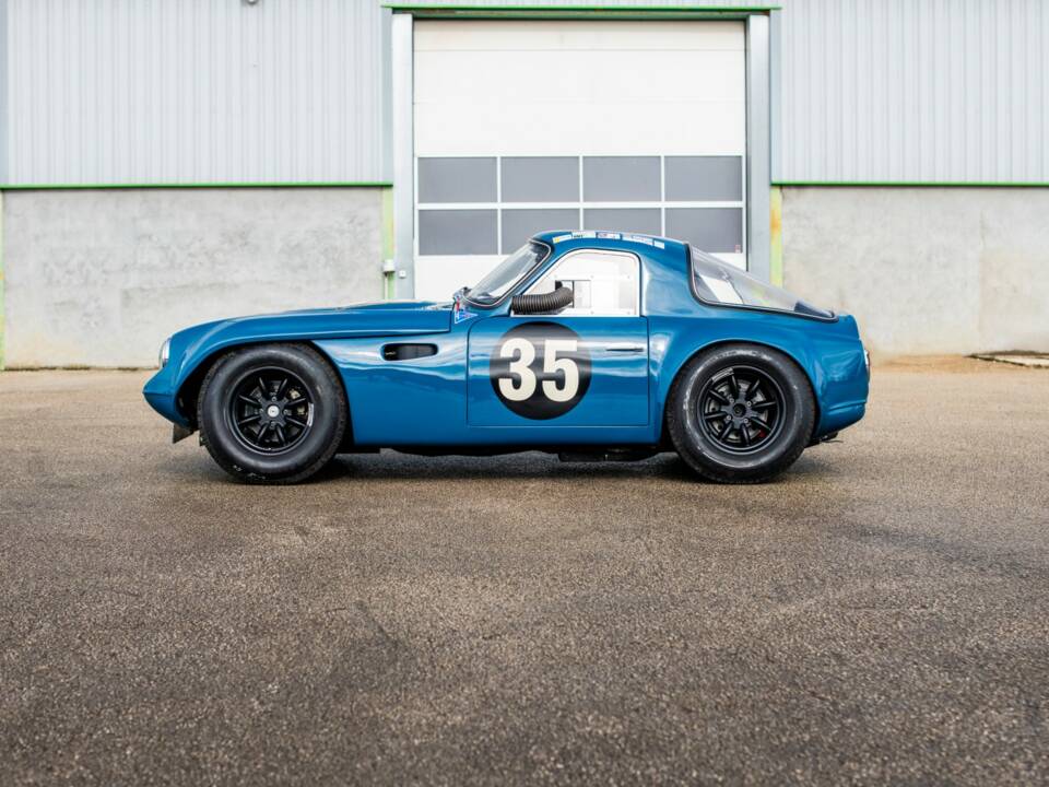 Image 2/18 of TVR Griffith 400 (1965)