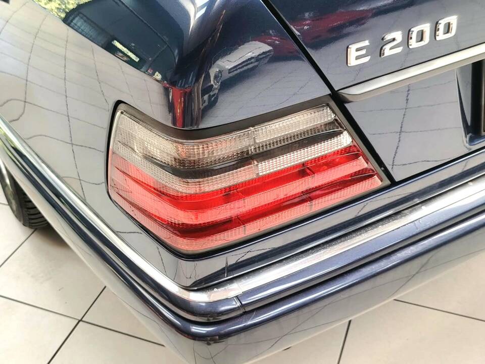 Afbeelding 7/40 van Mercedes-Benz E 200 (1996)