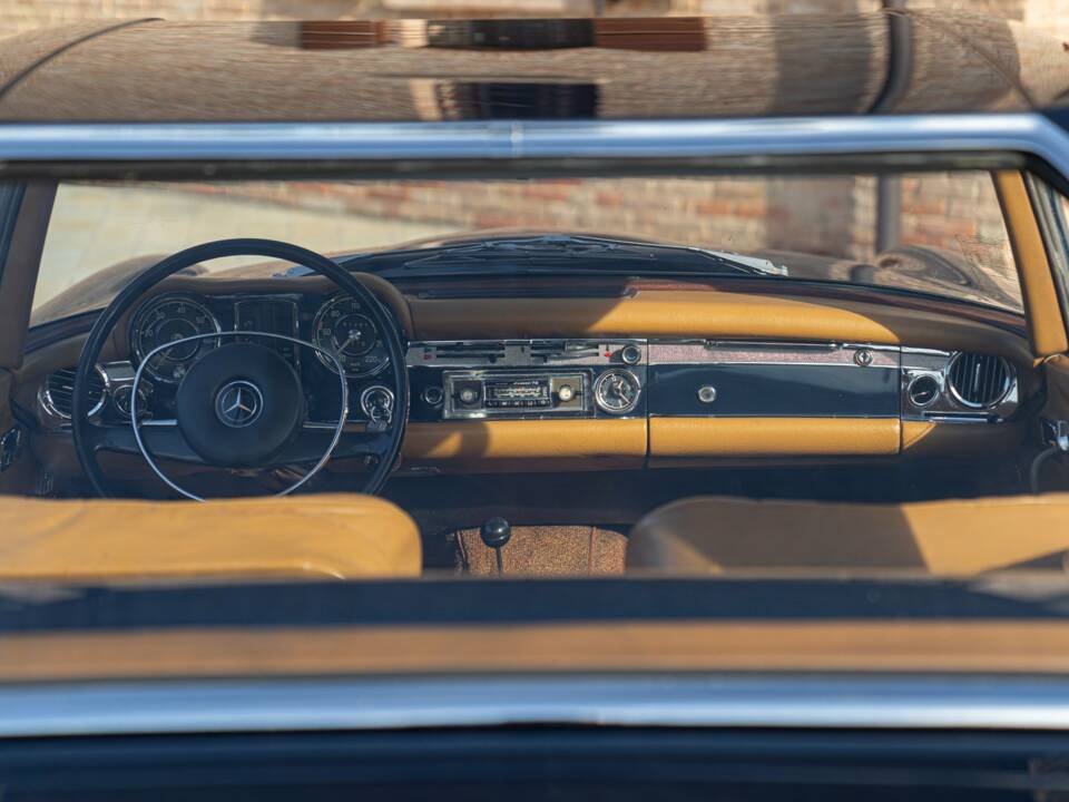 Image 14/50 de Mercedes-Benz 280 SL (1969)