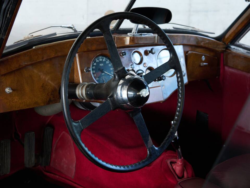 Image 36/48 of Jaguar XK 120 FHC (1954)