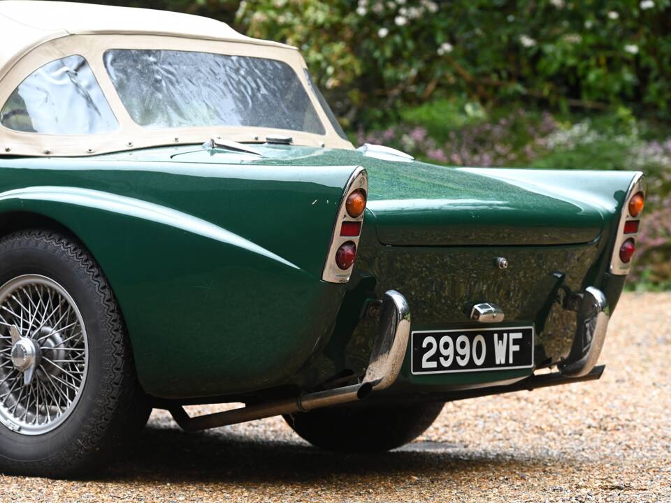 Image 8/20 of Daimler SP 250 (1962)