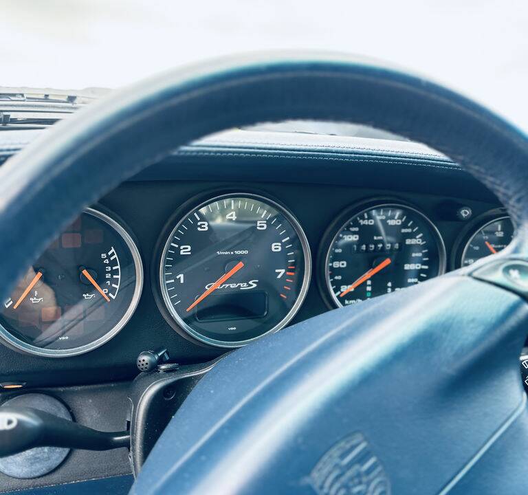 Image 8/8 of Porsche 911 Carrera S (1997)