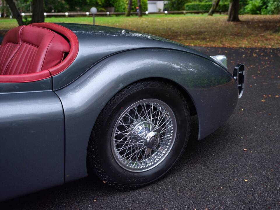 Image 29/33 of Jaguar XK 120 OTS (1951)