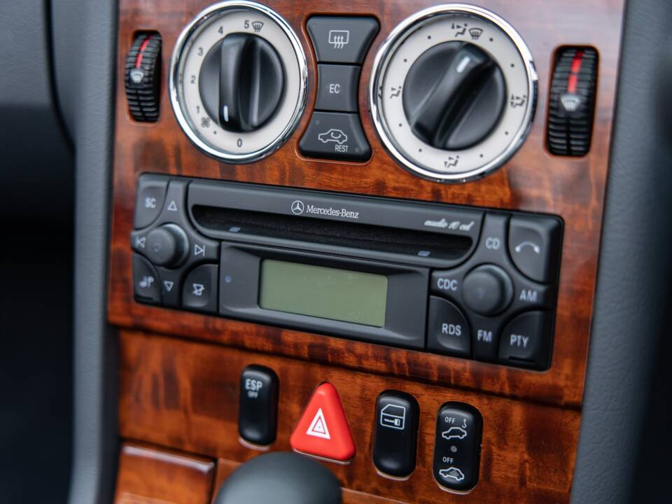 Image 28/47 of Mercedes-Benz SLK 230 Kompressor (2000)