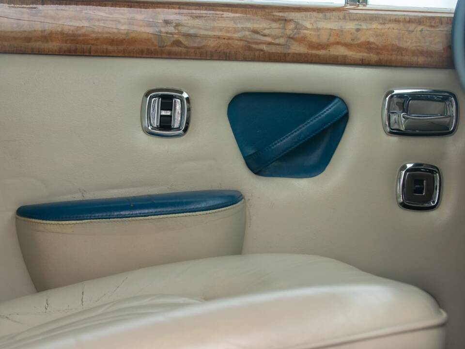 Image 36/50 of Rolls-Royce Silver Shadow I (1976)