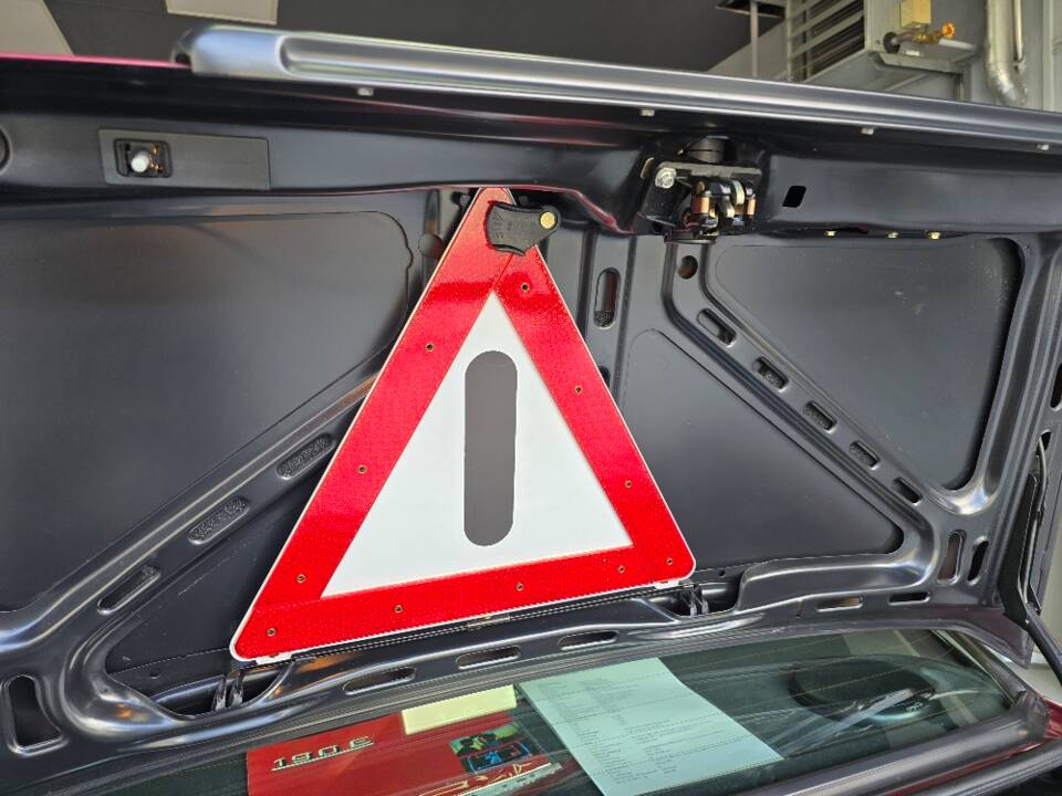 Imagen 14/69 de Mercedes-Benz 190 E 1.8 (1991)