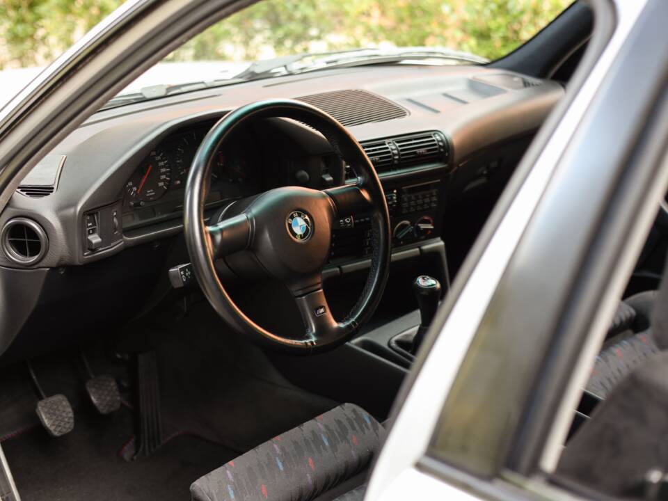 Bild 6/74 von BMW M5 Touring (1992)