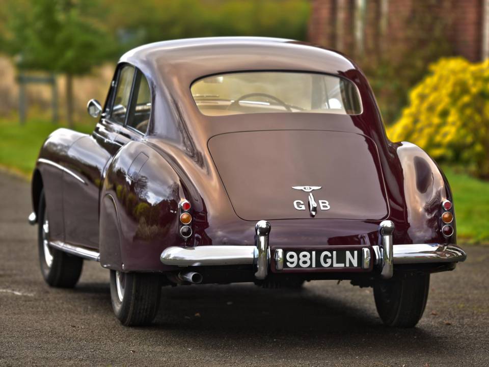 Image 3/38 of Bentley R-Type Continental (1955)