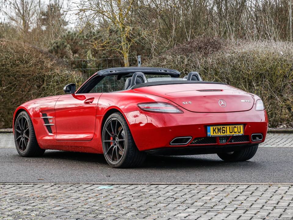 Image 8/40 of Mercedes-Benz SLS AMG Roadster (2011)