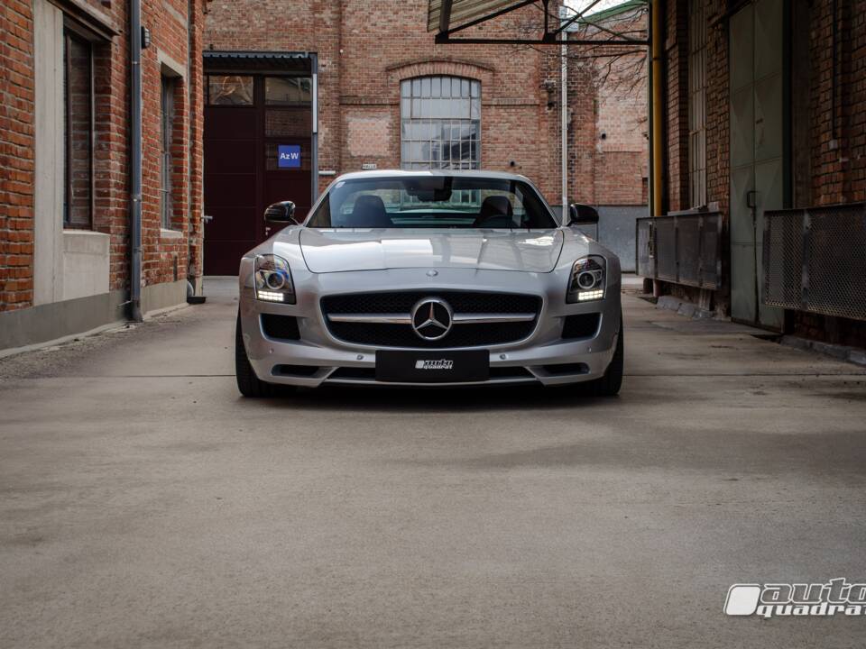 Afbeelding 7/18 van Mercedes-Benz SLS AMG (2011)