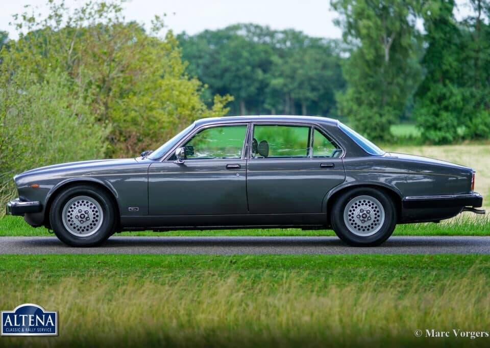 Image 11/57 de Jaguar XJ 12 (1986)