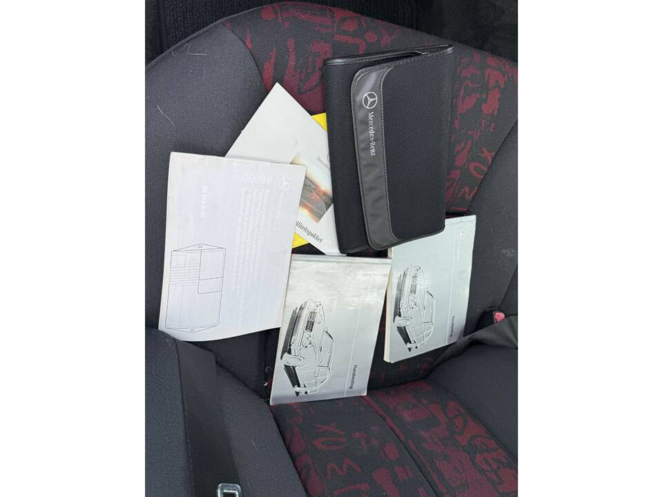 Bild 14/14 von Mercedes-Benz E 200 (1996)