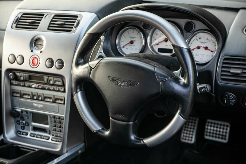 Image 26/39 of Aston Martin V12 Vanquish (2003)