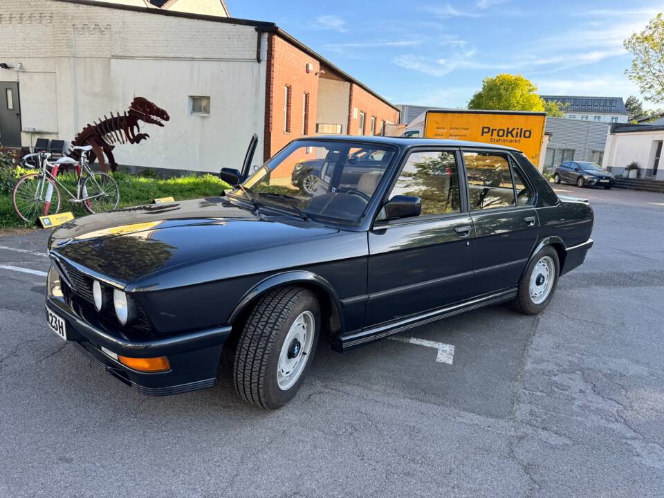 Image 7/12 of BMW M 535i (1987)