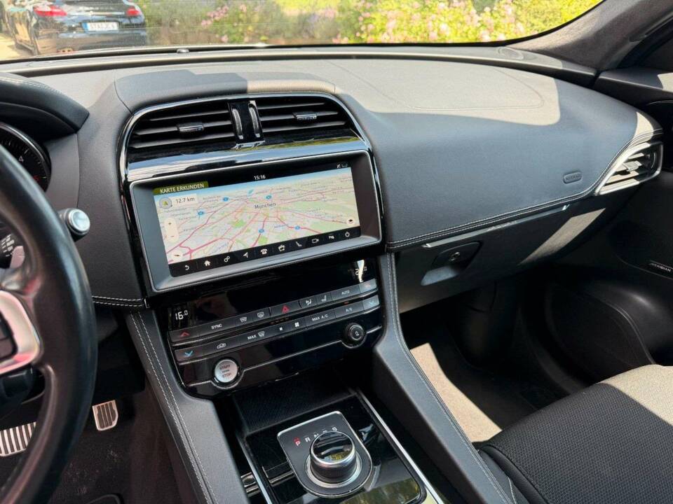 Bild 15/21 von Jaguar F-Pace 20d (2019)