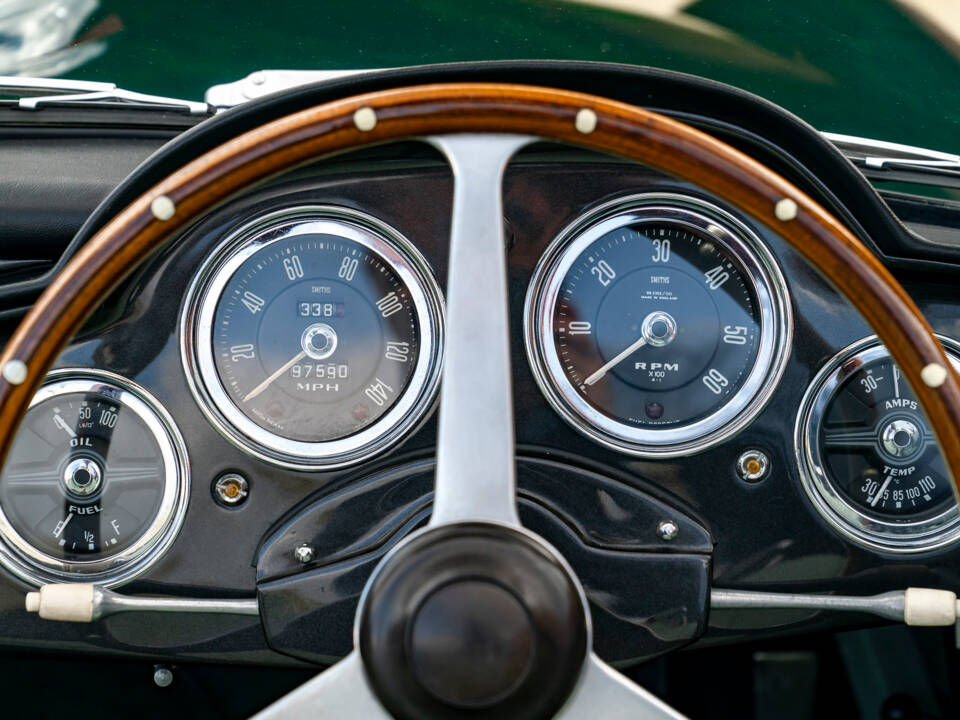 Image 30/38 of Aston Martin DB 2&#x2F;4 Mk III (1959)