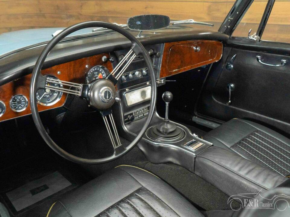 Immagine 2/19 di Austin-Healey 3000 Mk III (BJ8) (1966)