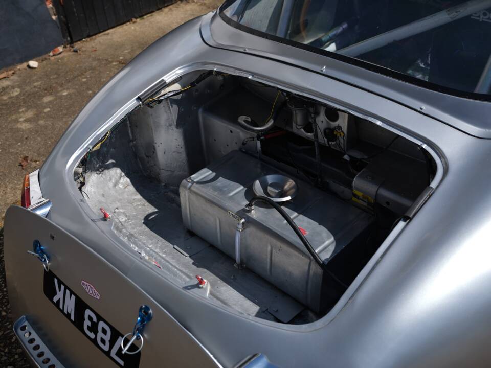 Image 23/50 de Jaguar Type E 3.8 (1970)