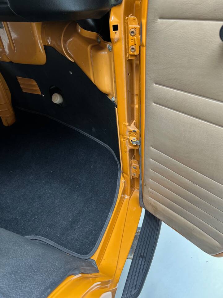 Image 27/32 of Volkswagen T2b Westfalia (1972)
