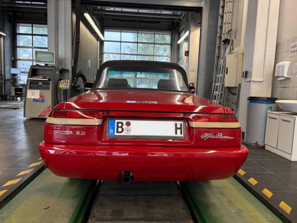 Image 14/25 of Alfa Romeo 2.0 Spider (1992)