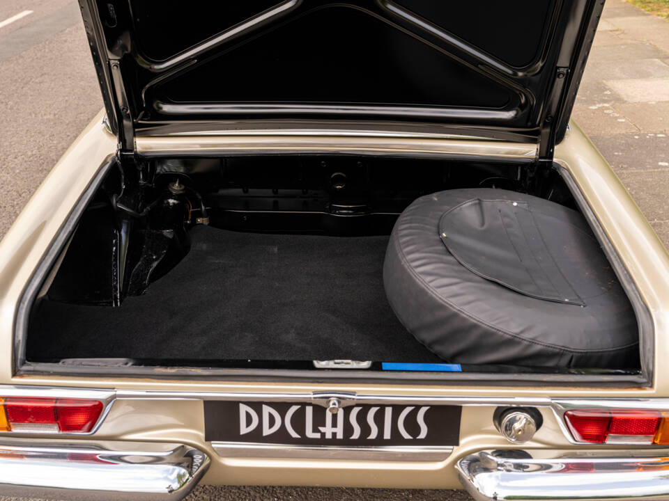 Image 19/21 of Mercedes-Benz 250 SL (1967)