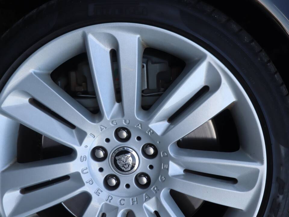 Image 17/50 of Jaguar XKR (2010)