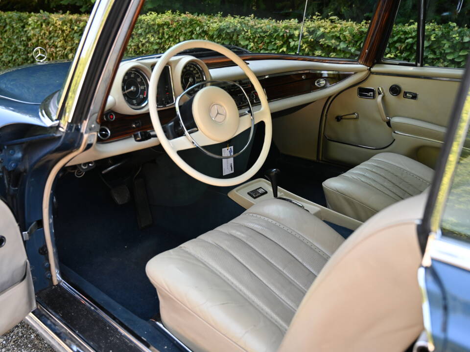 Immagine 15/17 di Mercedes-Benz 280 SE 3,5 (1971)