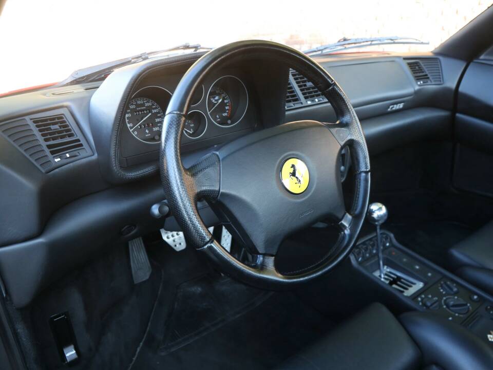 Immagine 28/50 di Ferrari F 355 Berlinetta (1996)