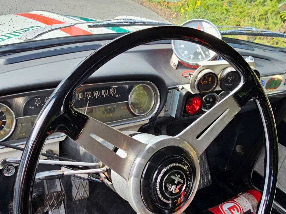 Image 11/12 of Alfa Romeo Giulietta TI (1961)