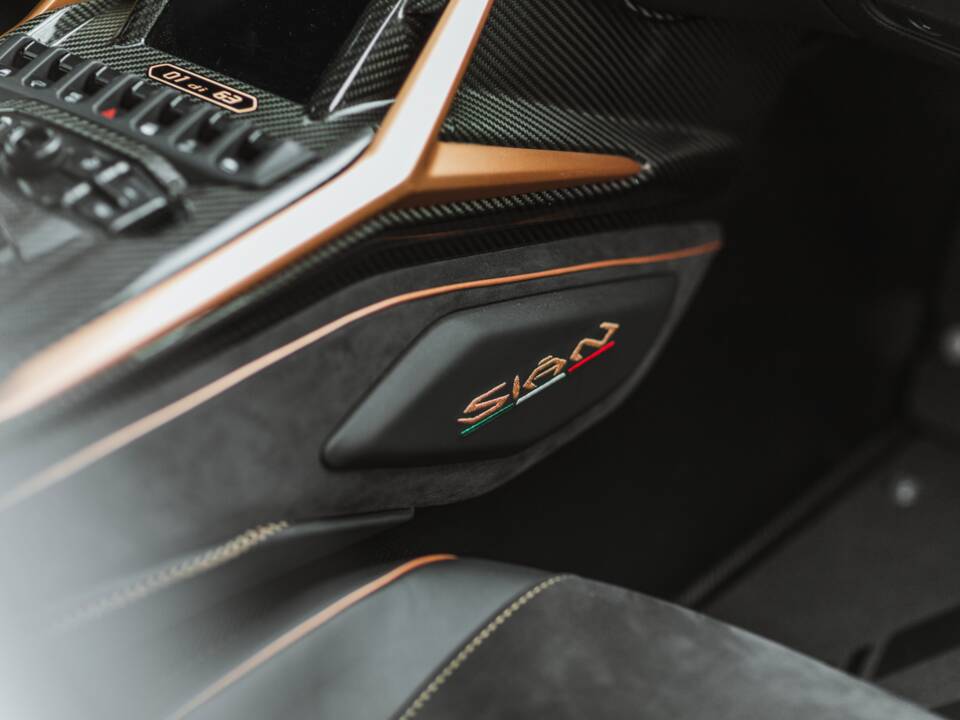 Image 43/68 of Lamborghini Sián FKP 37 (2021)