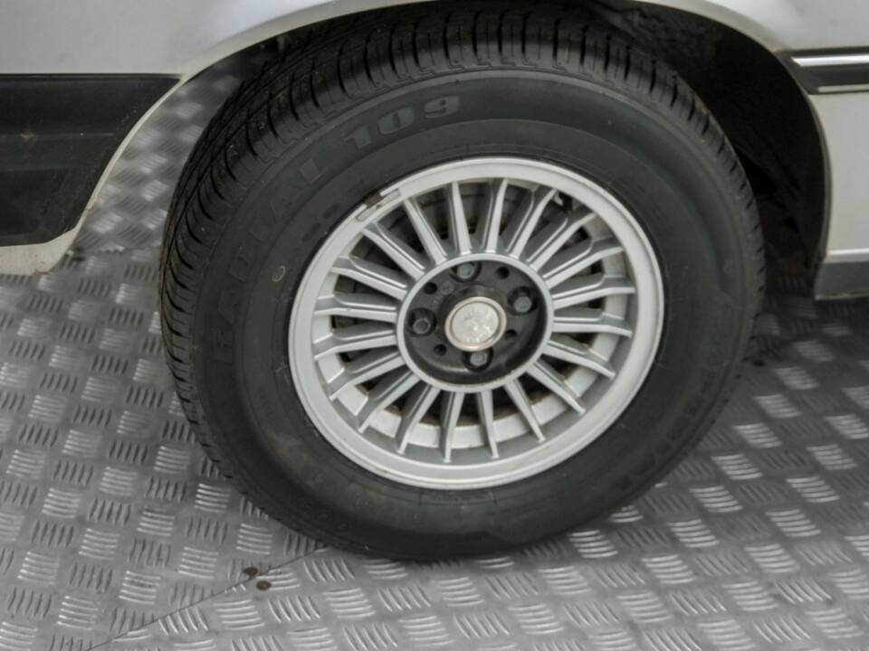 Bild 31/50 von BMW 320i (1981)