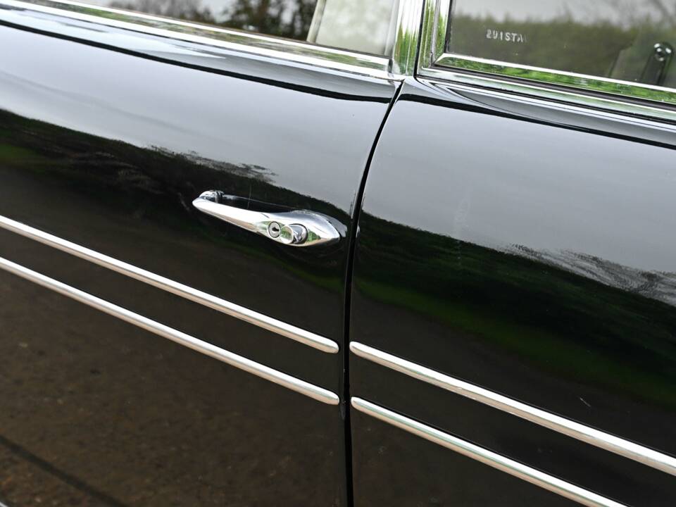 Image 12/40 of Bristol 410 (1968)