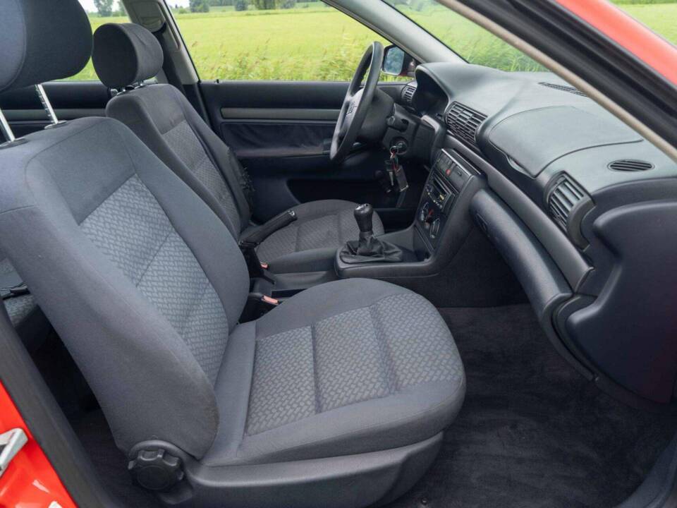 Image 32/40 de Audi A4 1.6 (1995)
