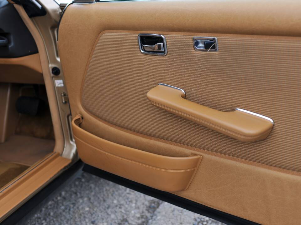 Image 29/33 of Mercedes-Benz 230 CE (1985)