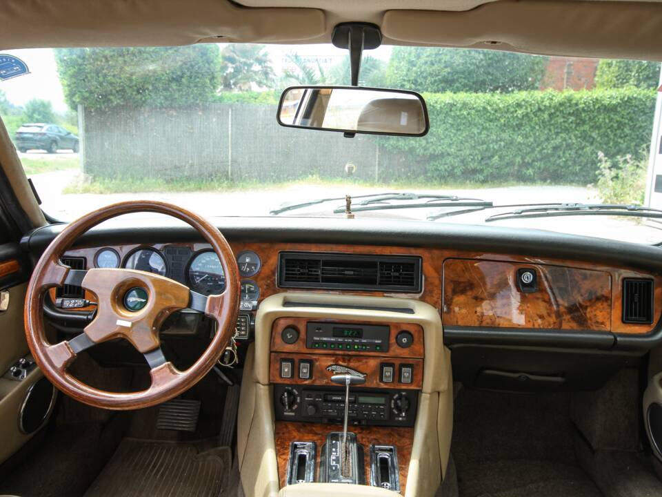 Image 29/44 of Jaguar XJ 12 (1990)