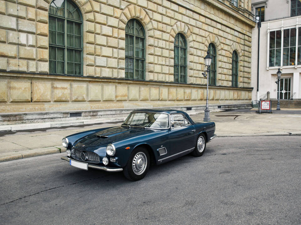 Image 43/58 of Maserati 3500 GTI Touring (1963)