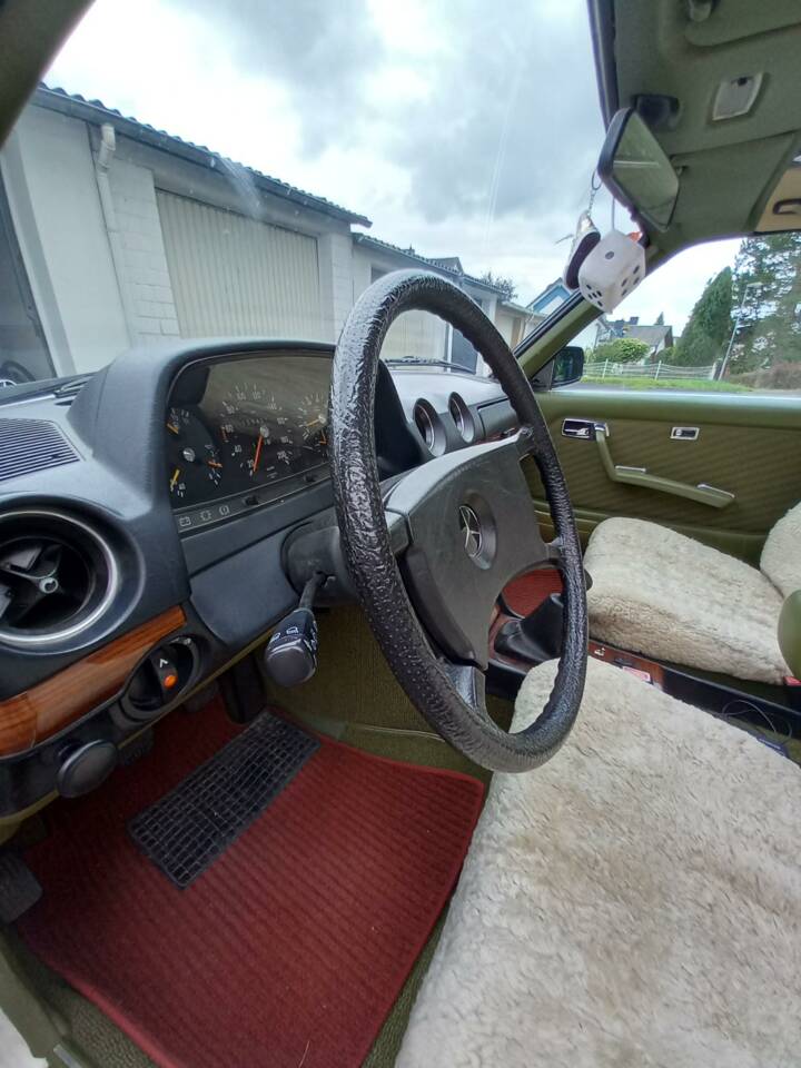 Image 10/15 of Mercedes-Benz 230 CE (1980)