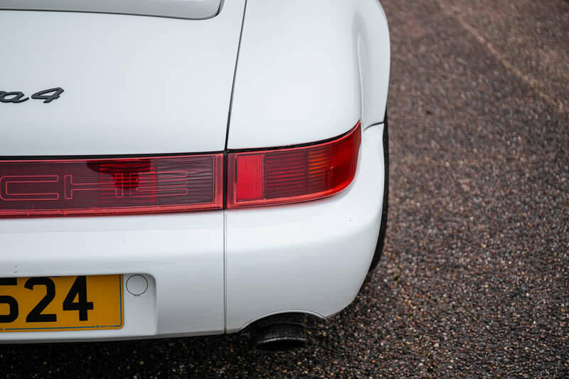 Image 34/38 of Porsche 911 Carrera 4 (1991)