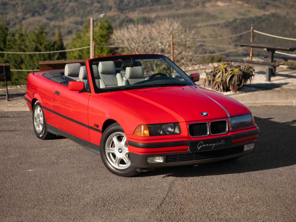 Bild 2/92 von BMW 325i (1994)