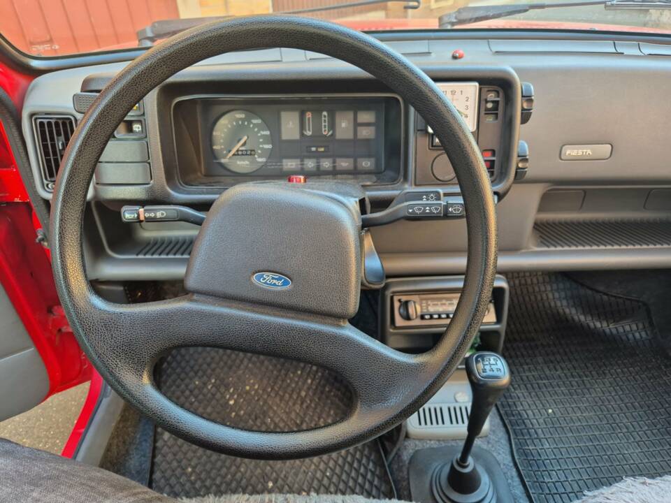 Bild 11/36 von Ford Fiesta 1.6 D (1987)