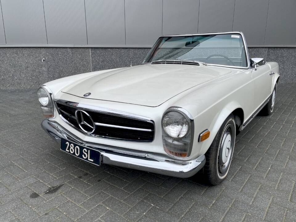 Image 19/35 of Mercedes-Benz 280 SL (1967)