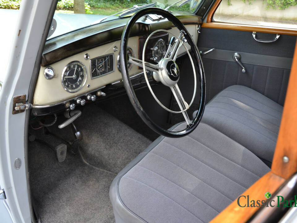 Image 21/50 of Mercedes-Benz 220 (1952)