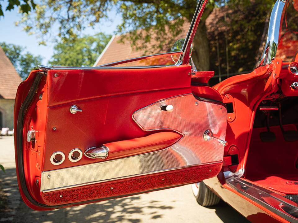 Image 26/51 of Chevrolet Corvette (1960)